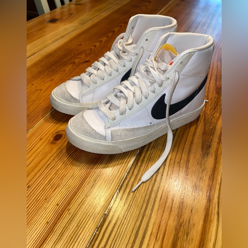 Nike blazer mid 77’ women’s shoe size 6